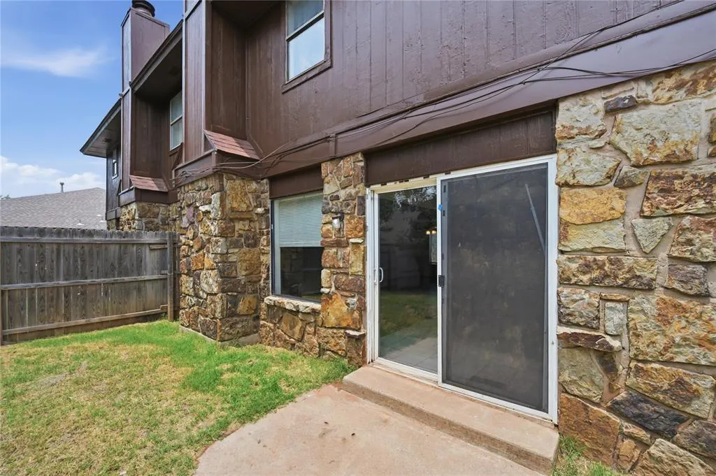 Photo 9 — 10124 Birkenhead Court 10124-26, Yukon, OK 73099