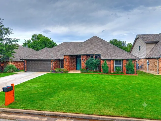 Photo 2 — 14028 Osage Drive, Edmond, OK 73013