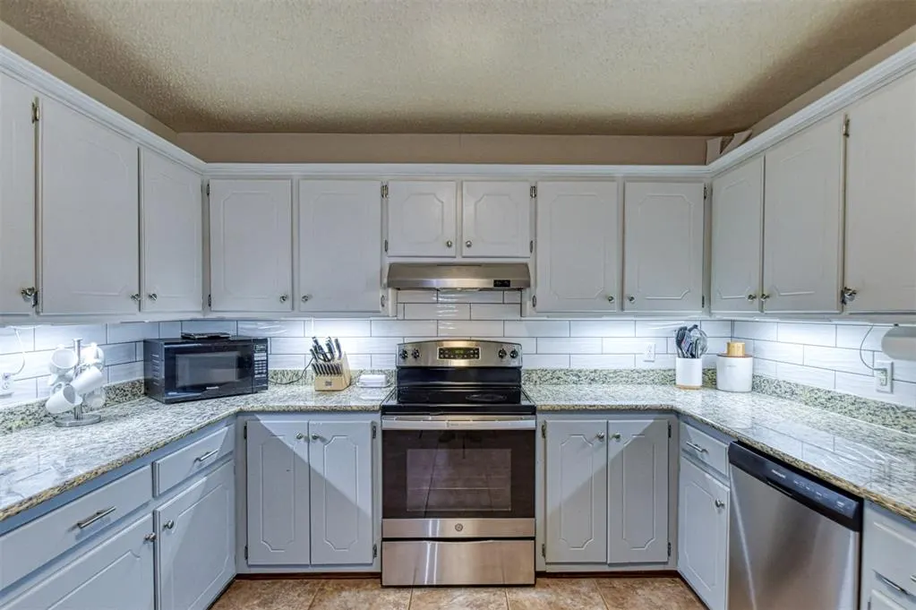 Photo 14 — 1308 SE 3rd Street, Moore, OK 73160