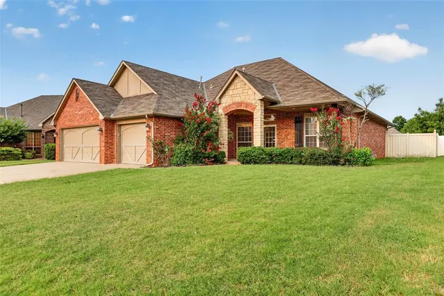 Photo 2 — 16700 Moorgate Lane, Edmond, OK 73012