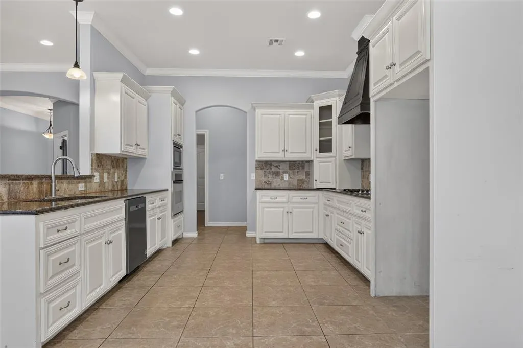Photo 8 — 16700 Moorgate Lane, Edmond, OK 73012