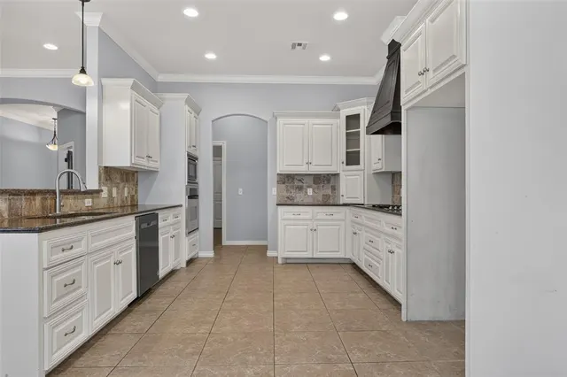 Photo 8 — 16700 Moorgate Lane, Edmond, OK 73012