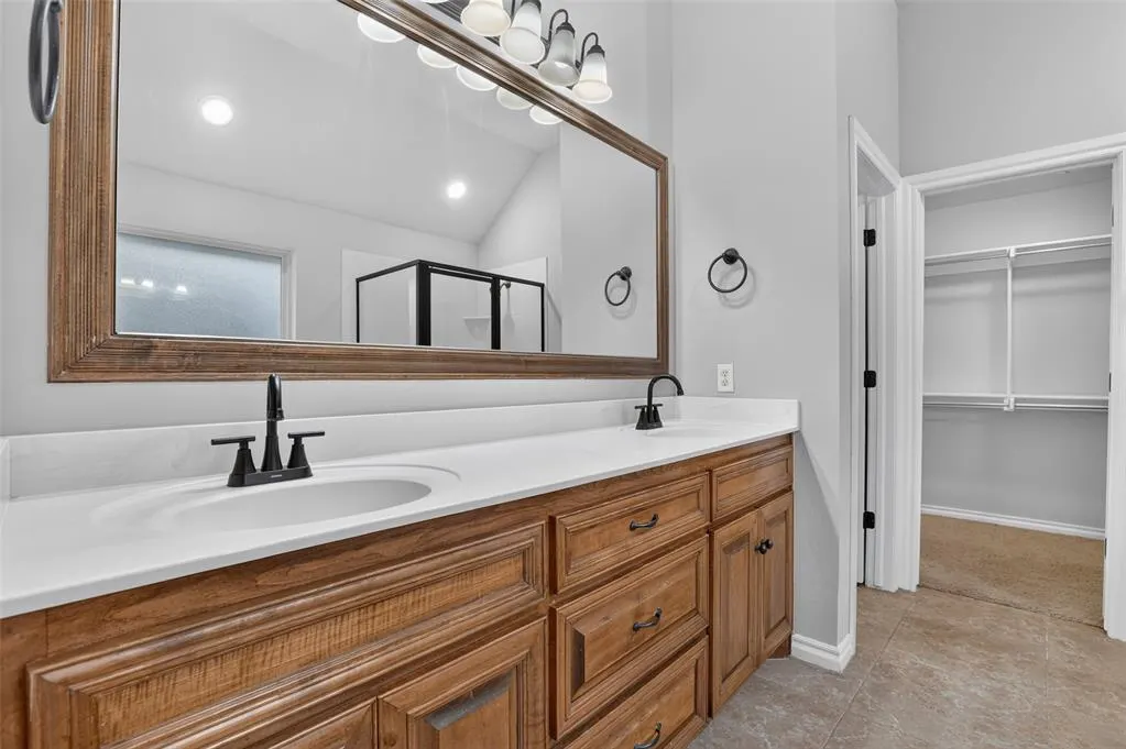 Photo 14 — 16700 Moorgate Lane, Edmond, OK 73012