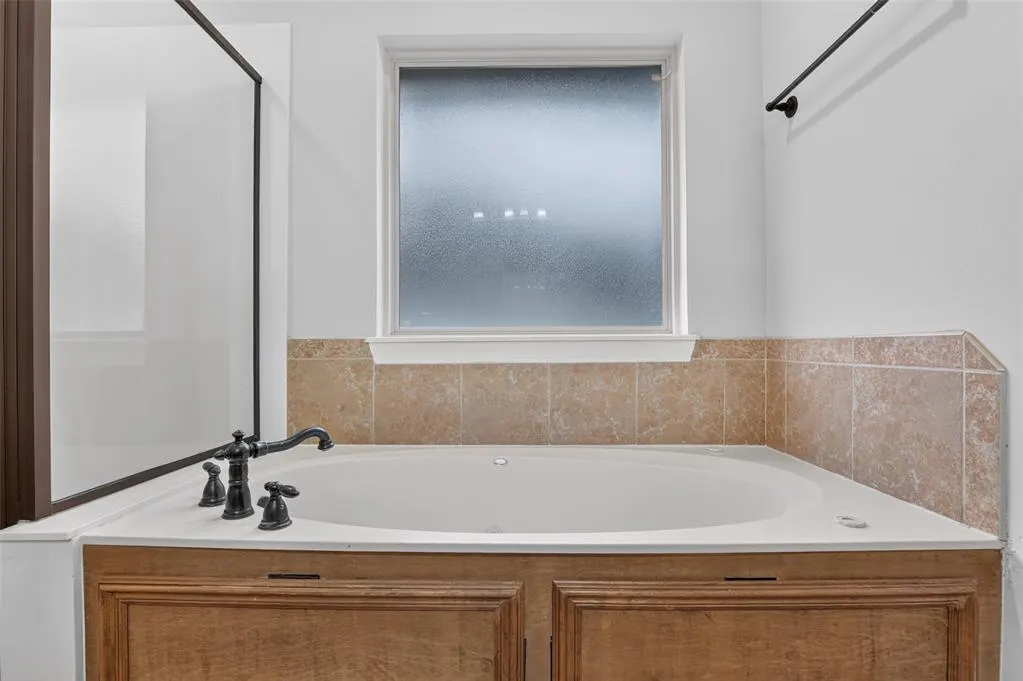 Photo 16 — 16700 Moorgate Lane, Edmond, OK 73012