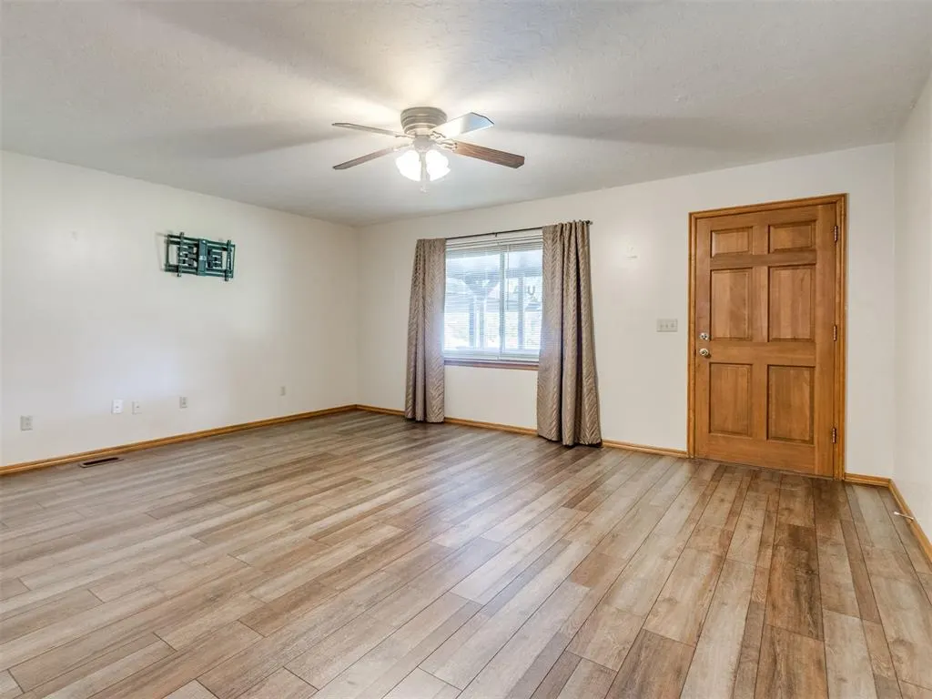 Photo 3 — 217 NW 5th Street, Lexington, OK 73051