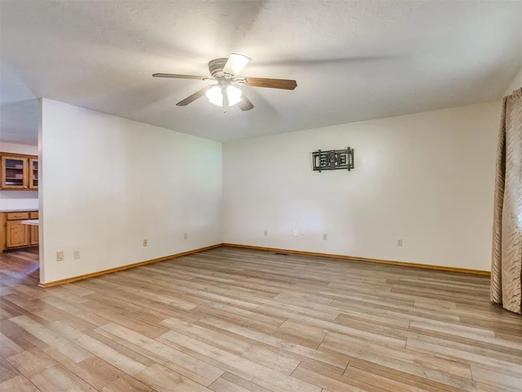 Photo 4 — 217 NW 5th Street, Lexington, OK 73051