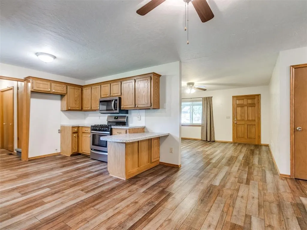 Photo 7 — 217 NW 5th Street, Lexington, OK 73051