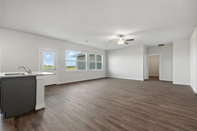 Photo 6 — 1010 Prairie Drive, Tuttle, OK 73089