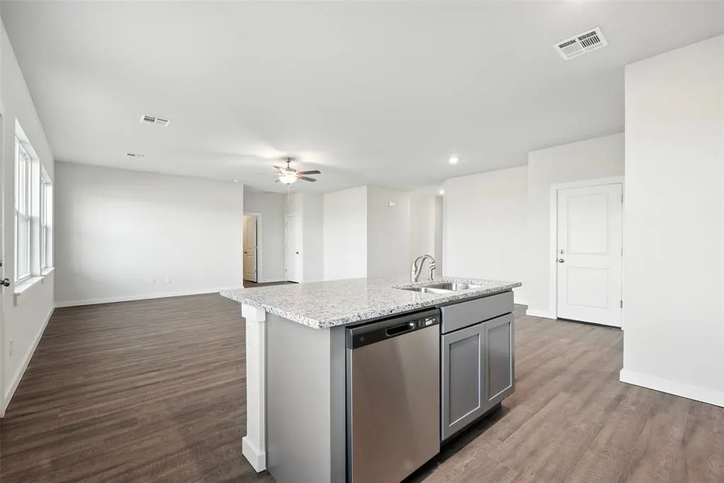 Photo 8 — 1010 Prairie Drive, Tuttle, OK 73089