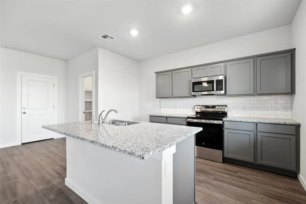 Photo 10 — 1010 Prairie Drive, Tuttle, OK 73089