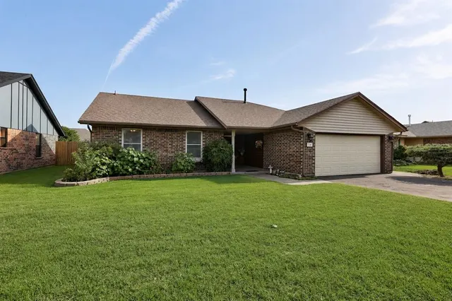 Photo 2 — 1341 Oswego Drive, Yukon, OK 73099