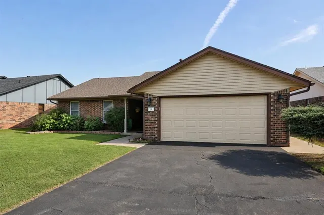 Photo 3 — 1341 Oswego Drive, Yukon, OK 73099