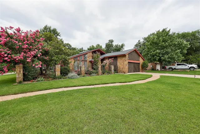 Photo 4 — 13501 Fox Hollow Ridge, Oklahoma City, OK 73131