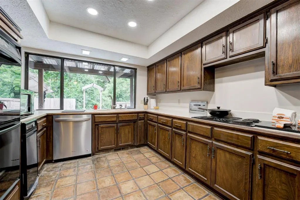 Photo 18 — 13501 Fox Hollow Ridge, Oklahoma City, OK 73131