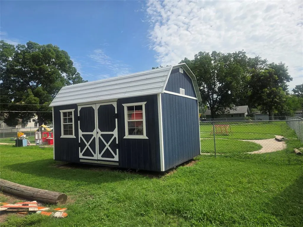 Photo 9 — 408 E Charles Street, Pauls Valley, OK 73075