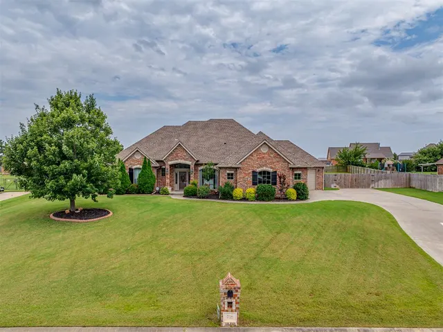 Front exterior — 718 Silver Chase Drive, Choctaw, OK 73020