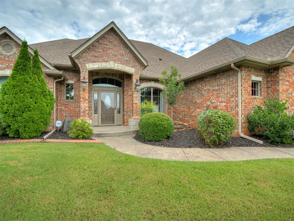 Photo 3 — 718 Silver Chase Drive, Choctaw, OK 73020