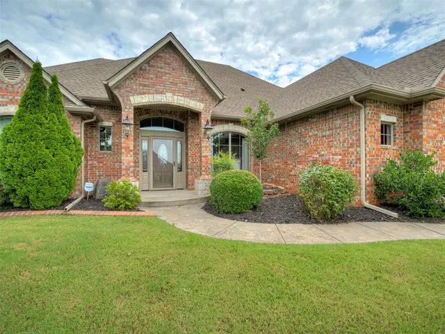 Photo 3 — 718 Silver Chase Drive, Choctaw, OK 73020