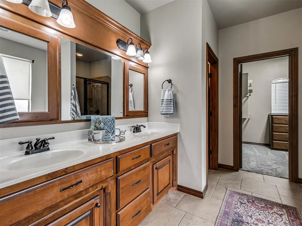 Photo 19 — 718 Silver Chase Drive, Choctaw, OK 73020
