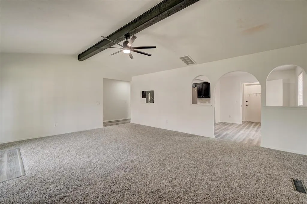 Photo 3 — 10333 Fairfax Lane, Yukon, OK 73099