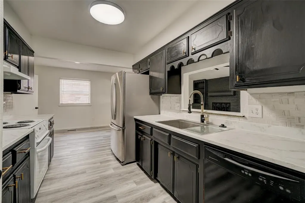 Photo 5 — 10333 Fairfax Lane, Yukon, OK 73099