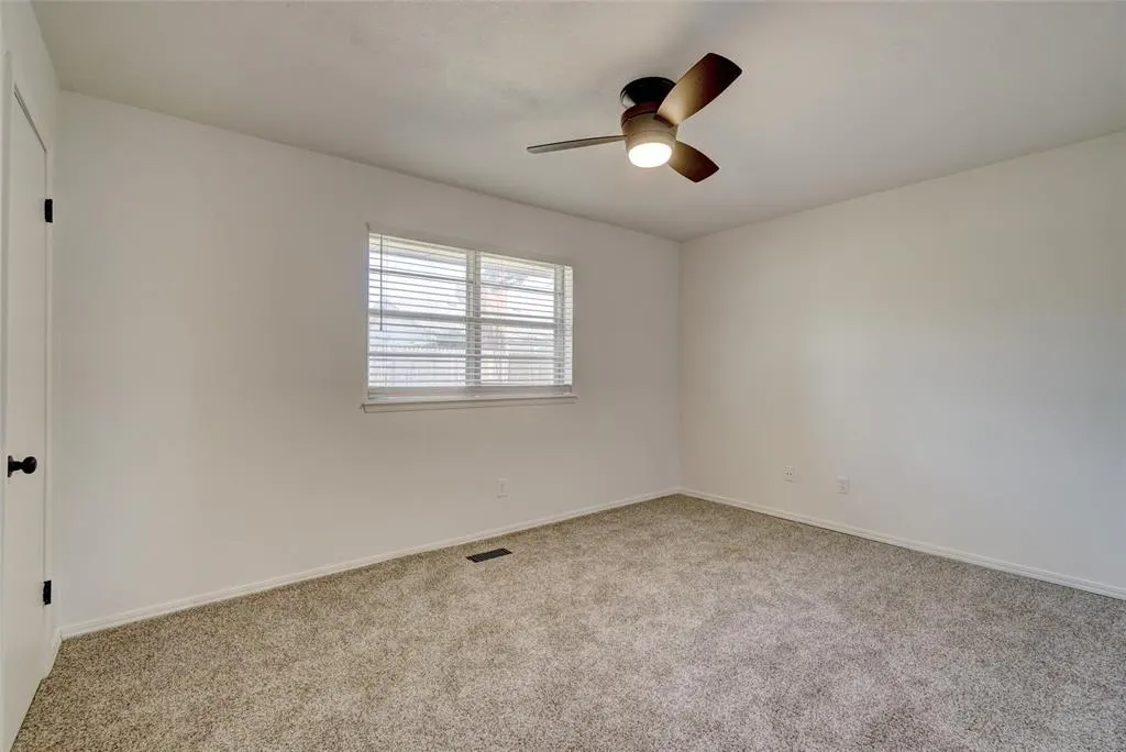 Photo 8 — 10333 Fairfax Lane, Yukon, OK 73099
