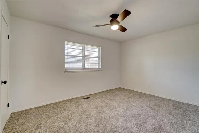 Photo 8 — 10333 Fairfax Lane, Yukon, OK 73099