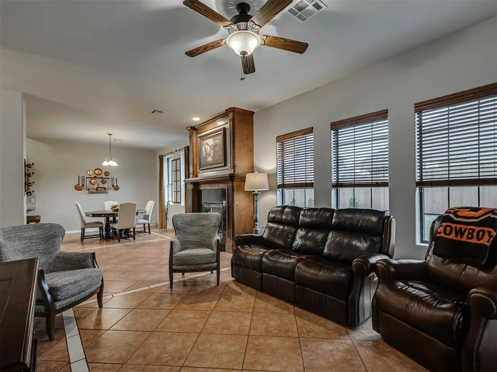Photo 16 — 908 N Justin Drive, Yukon, OK 73099