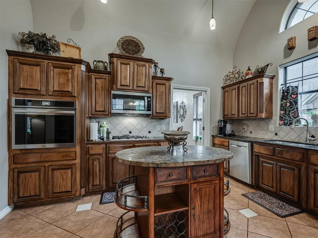 Photo 18 — 908 N Justin Drive, Yukon, OK 73099