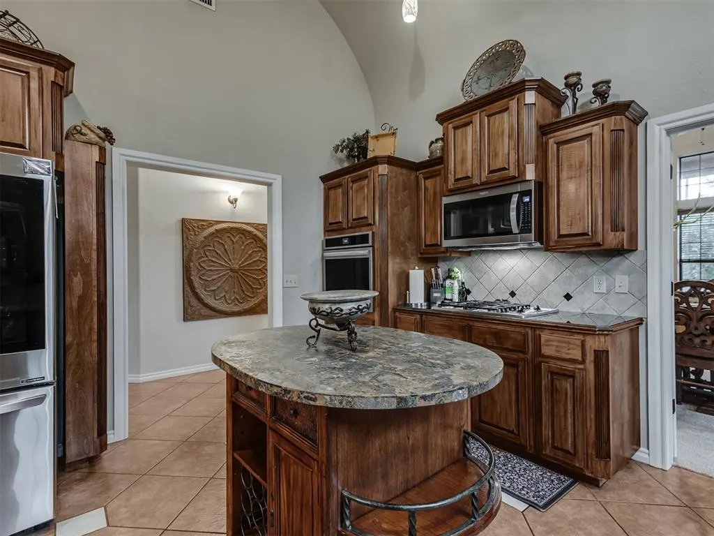 Photo 19 — 908 N Justin Drive, Yukon, OK 73099