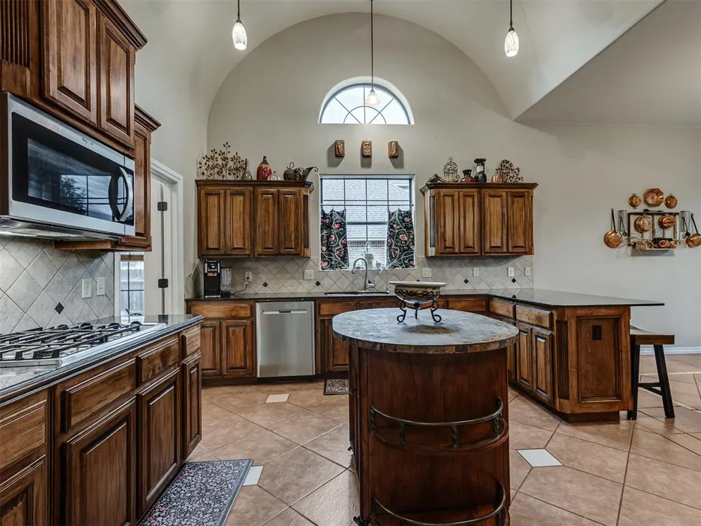 Photo 21 — 908 N Justin Drive, Yukon, OK 73099
