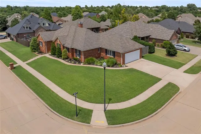 Photo 2 — 505 Swingman Road, Yukon, OK 73099