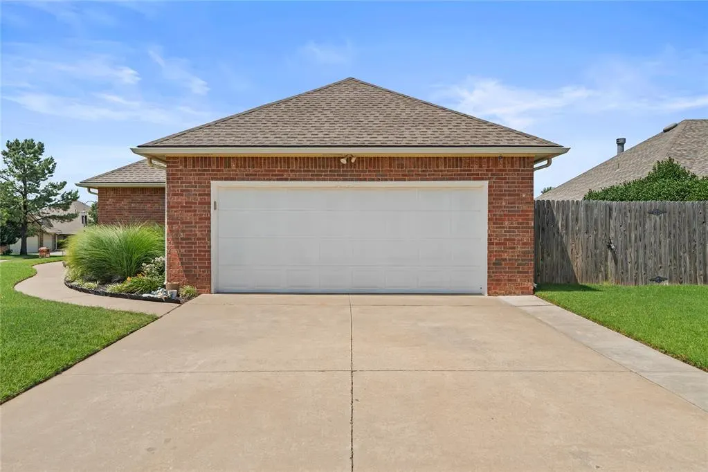 Photo 6 — 505 Swingman Road, Yukon, OK 73099