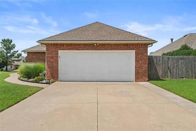 Photo 6 — 505 Swingman Road, Yukon, OK 73099