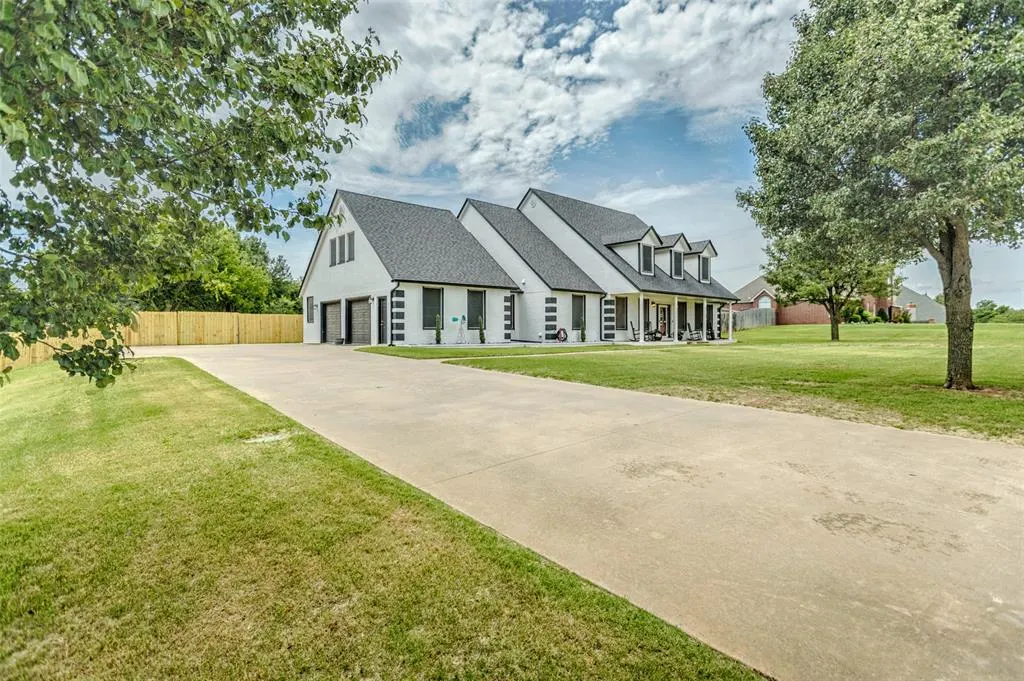 Photo 2 — 1400 E Eagle Nest Terrace, Mustang, OK 73064