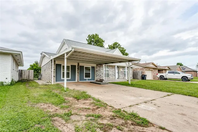 Photo 2 — 1013 6th Street, Moore, OK 73160