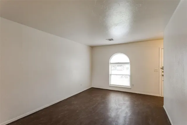 Photo 8 — 1013 6th Street, Moore, OK 73160