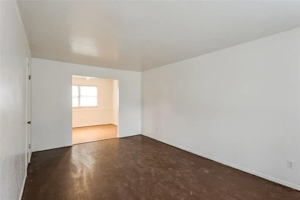 Photo 10 — 1013 6th Street, Moore, OK 73160
