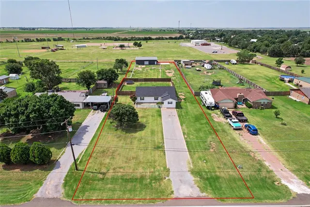 Front exterior — 608 E Warren Road, Blair, OK 73526