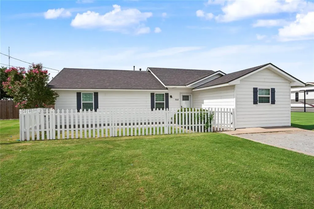 Photo 3 — 608 E Warren Road, Blair, OK 73526