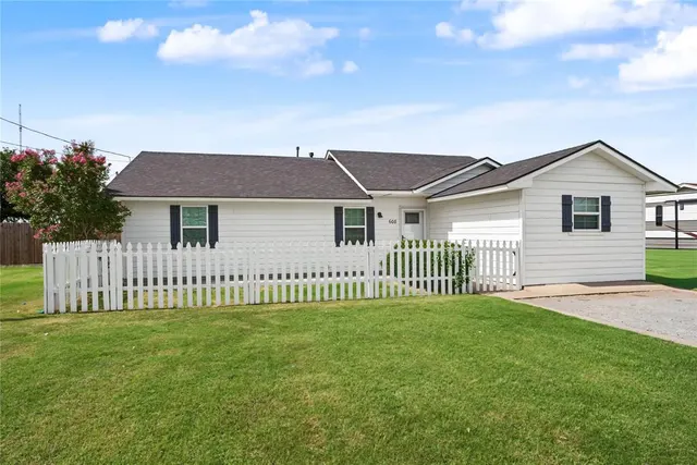 Photo 3 — 608 E Warren Road, Blair, OK 73526