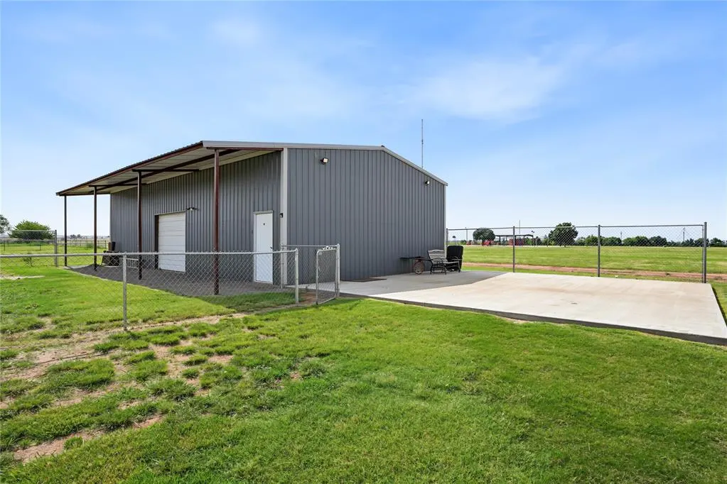 Photo 4 — 608 E Warren Road, Blair, OK 73526