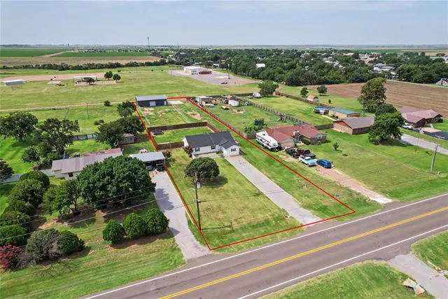 Photo 5 — 608 E Warren Road, Blair, OK 73526
