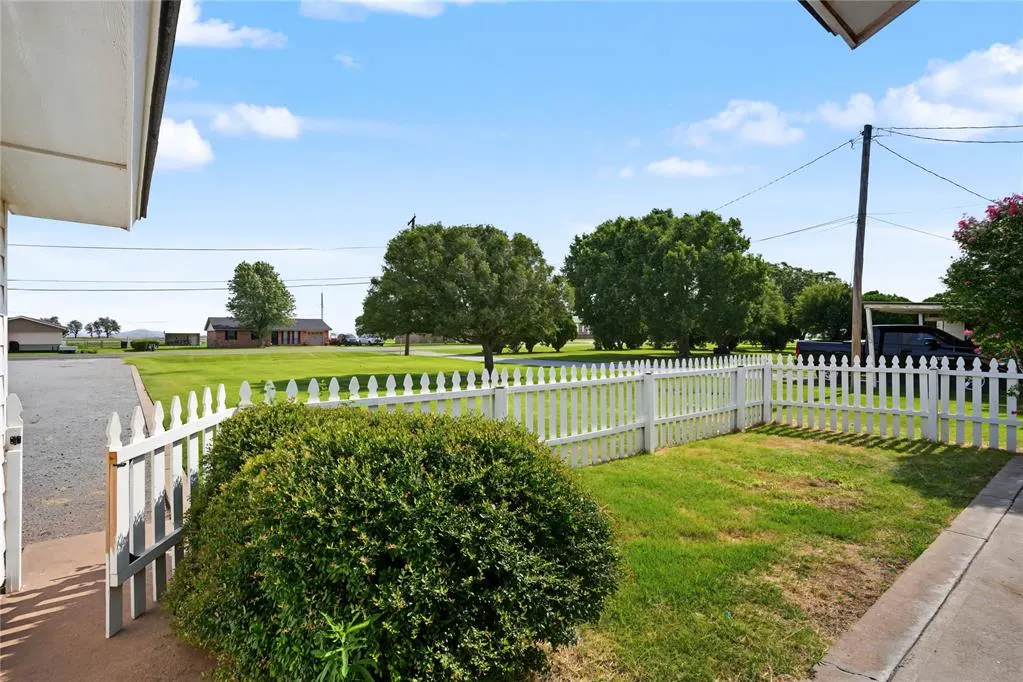 Photo 10 — 608 E Warren Road, Blair, OK 73526