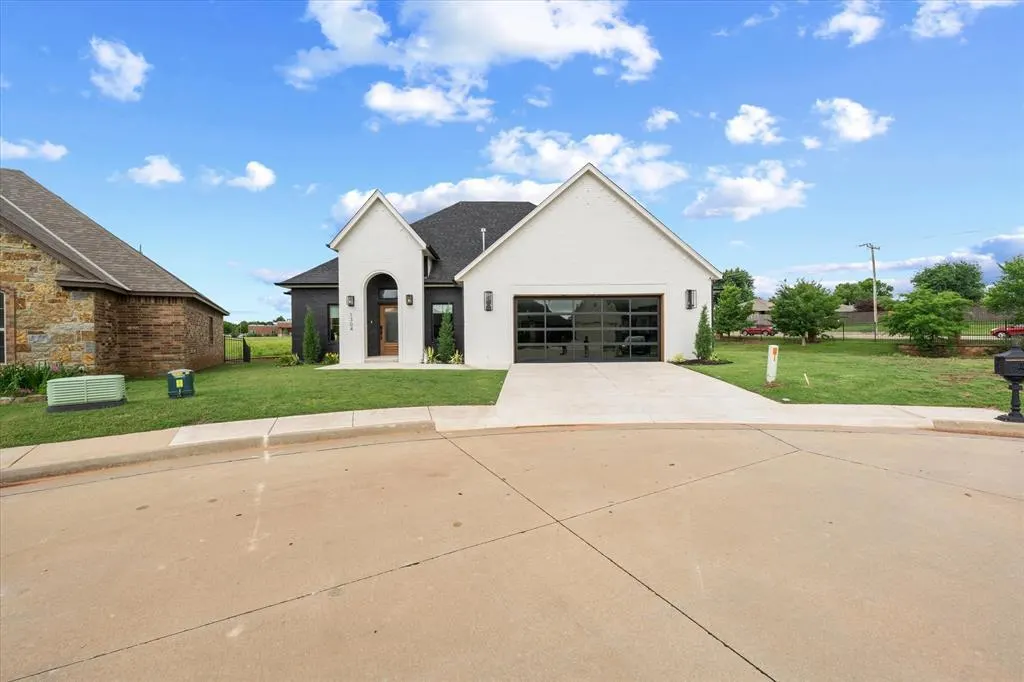 Front exterior — 1304 Katelyn Court, Yukon, OK 73099