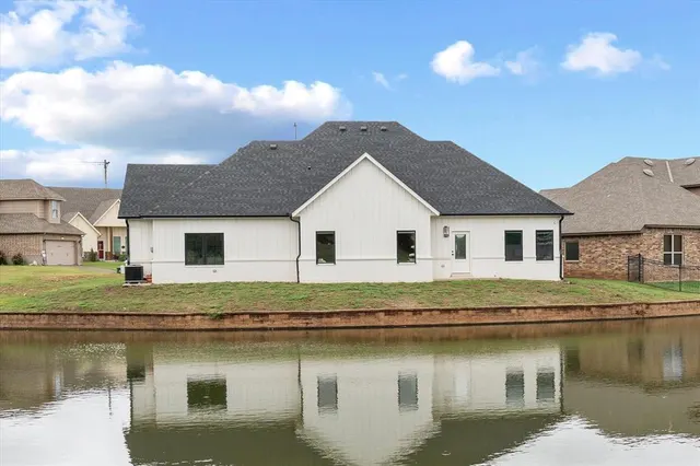 Photo 6 — 1304 Katelyn Court, Yukon, OK 73099