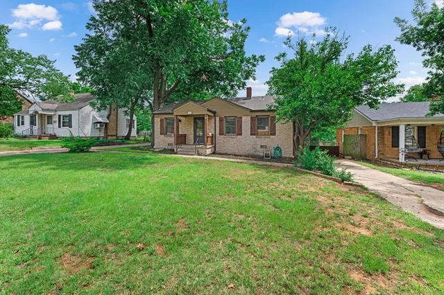 Photo 2 — 208 E 7th Street, Edmond, OK 73034