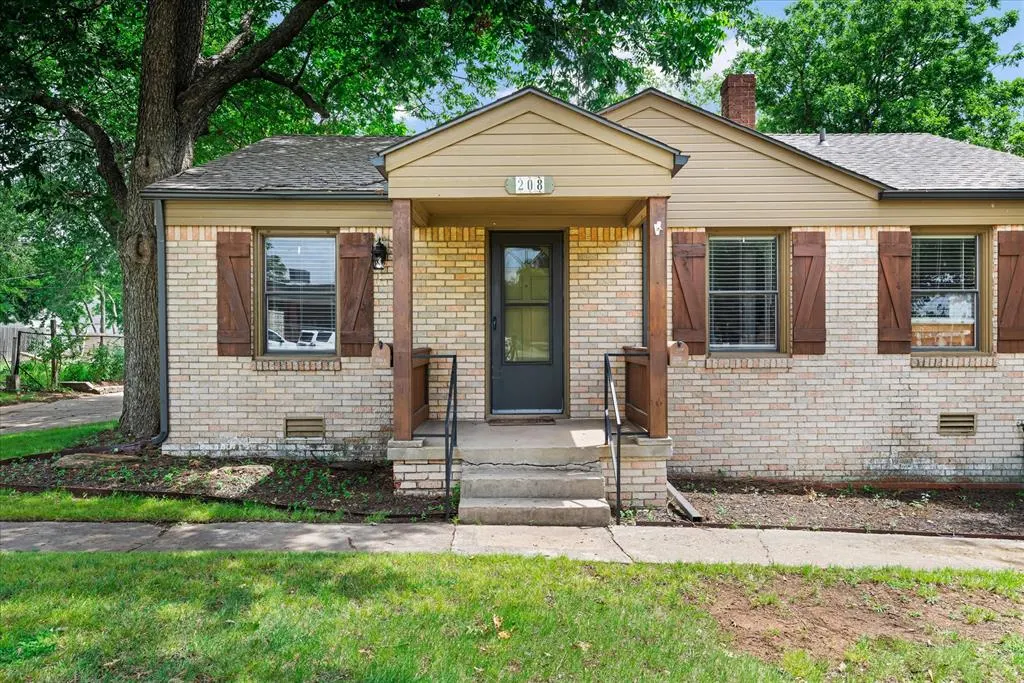 Photo 3 — 208 E 7th Street, Edmond, OK 73034
