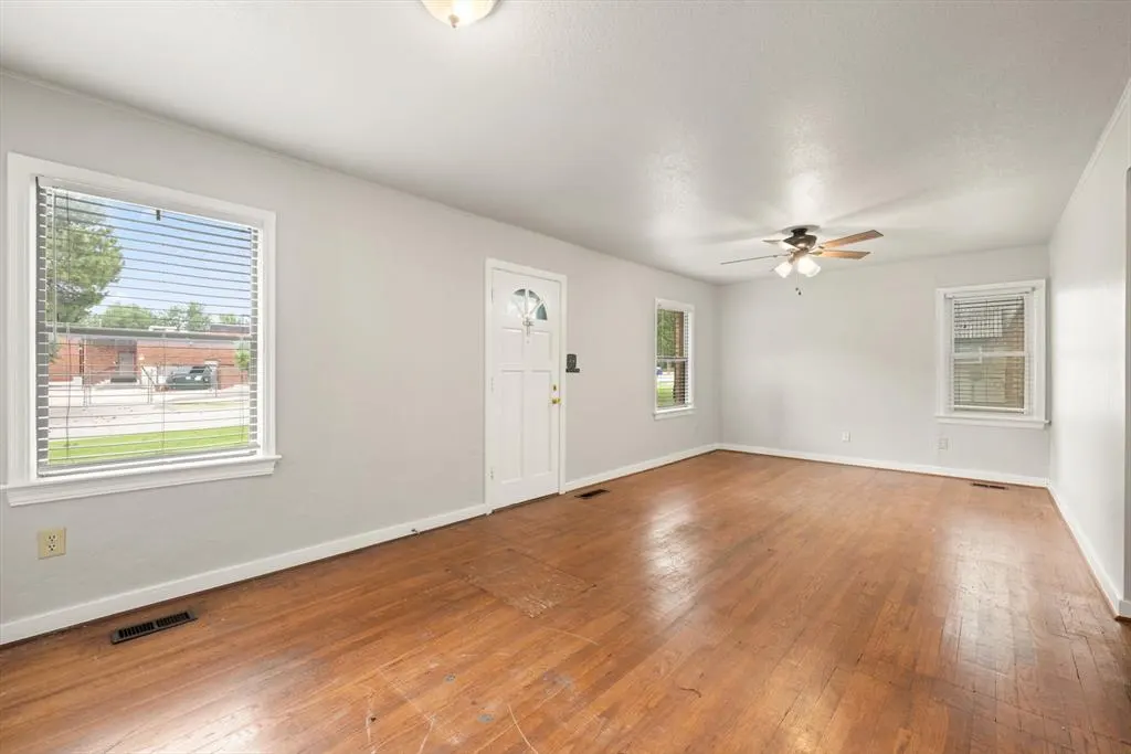 Photo 5 — 208 E 7th Street, Edmond, OK 73034