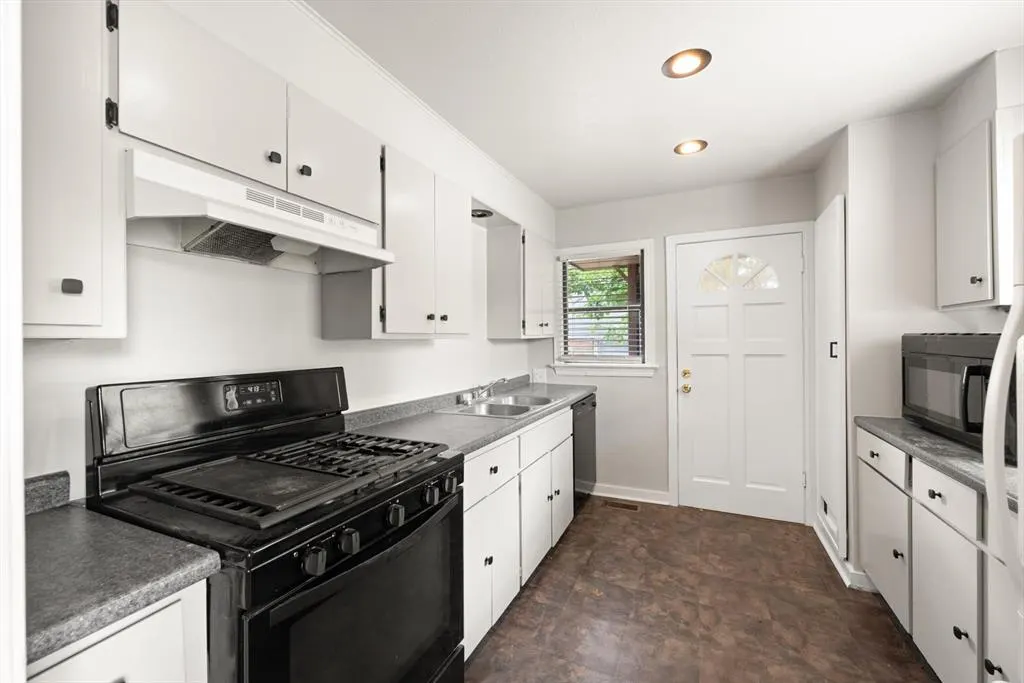 Photo 12 — 208 E 7th Street, Edmond, OK 73034